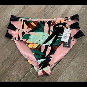 Allure High Waisted Ring side tab Bottom